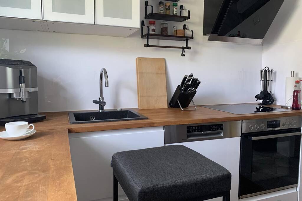 Gemuetliche 3 Zimmer Wohnung Mit Grosszuegiger Terrasse Im Gruenen ロイトリンゲン エクステリア 写真