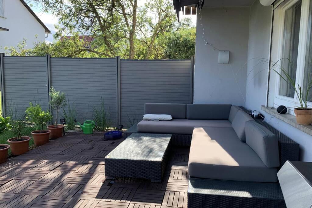 Gemuetliche 3 Zimmer Wohnung Mit Grosszuegiger Terrasse Im Gruenen ロイトリンゲン エクステリア 写真