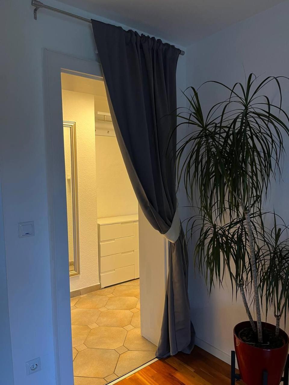 Gemuetliche 3 Zimmer Wohnung Mit Grosszuegiger Terrasse Im Gruenen ロイトリンゲン エクステリア 写真