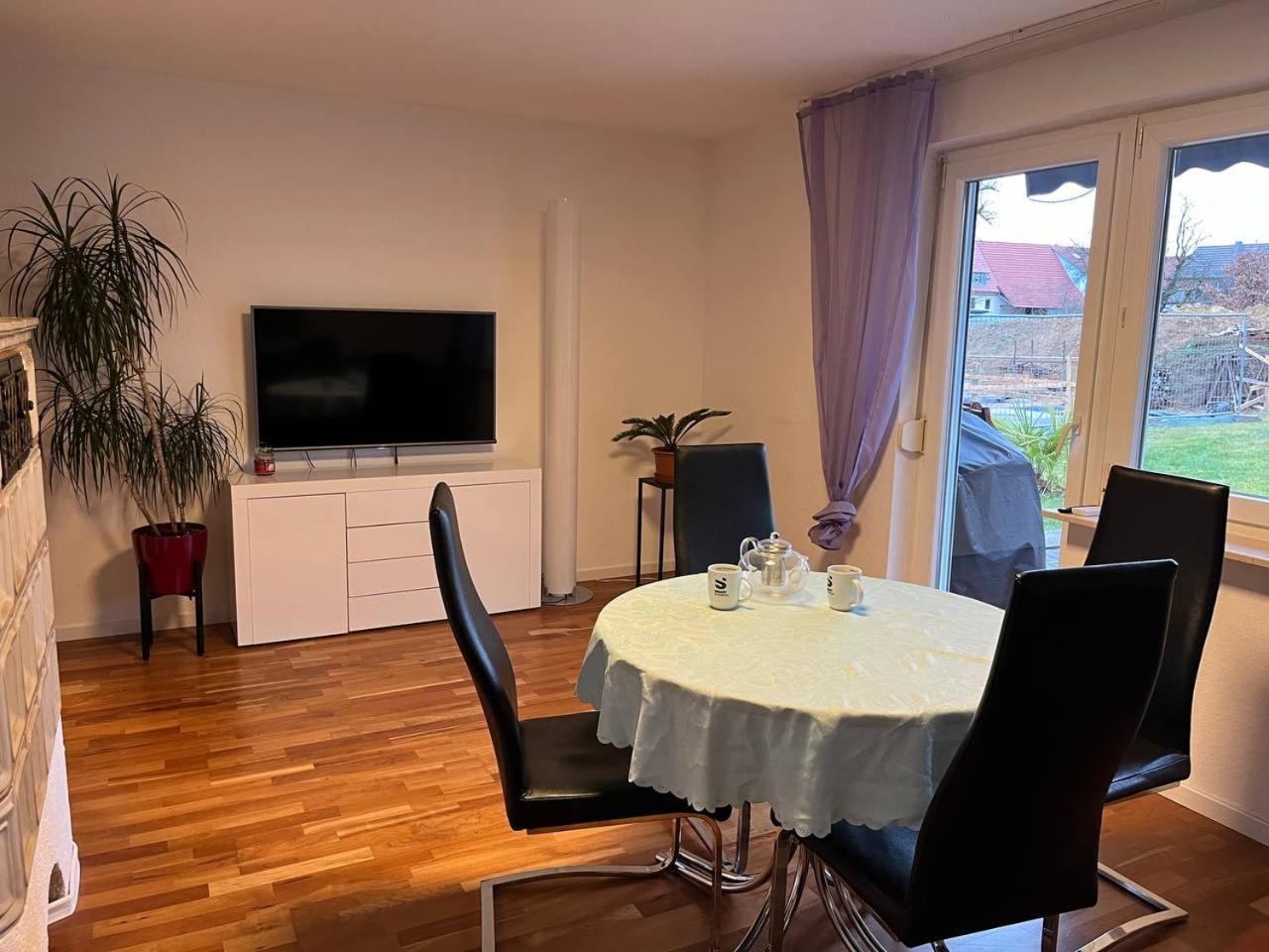 Gemuetliche 3 Zimmer Wohnung Mit Grosszuegiger Terrasse Im Gruenen ロイトリンゲン エクステリア 写真